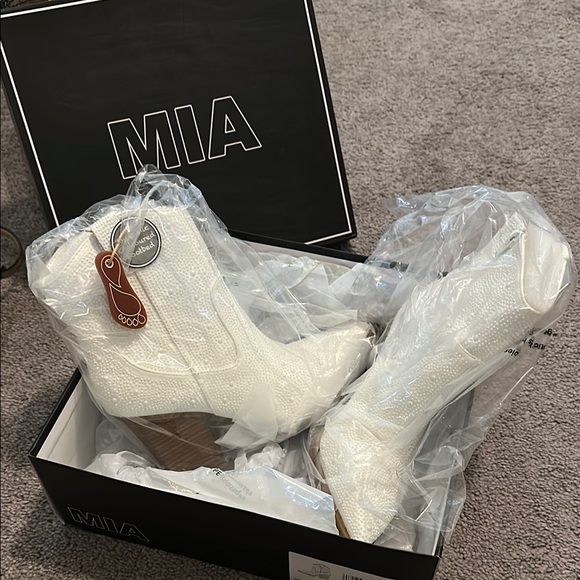 NWT MIA Dawson White Cowboy Boots - Picture 3 of 3